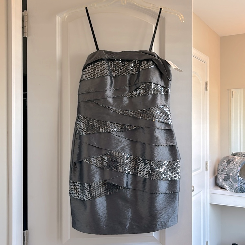 City studio dress in grey with sequins. Size 3 never worn tags still on.